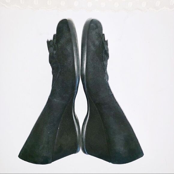 Me too black suede wedge pumps with ruffle  7.5 - Picture 6 of 8